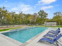 2_Geometric-pool-with-tanning-ledge-bubblers-and-raised-wall