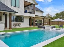 Geometric-Pool-with-Raised-Spa-and-Custom-Tanning-Ledge
