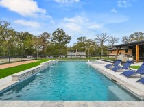 Geometric-pool-with-tanning-ledge-bubblers-and-raised-wall
