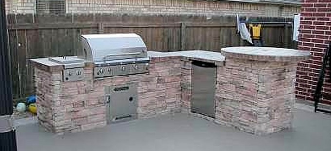 3 Essential Considerations When Constructing Outdoor Kitchens